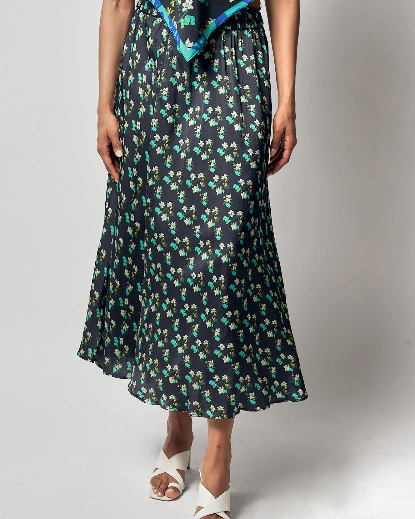 "Beach Blossom" Satin Midi Skirt -Black - Image 8