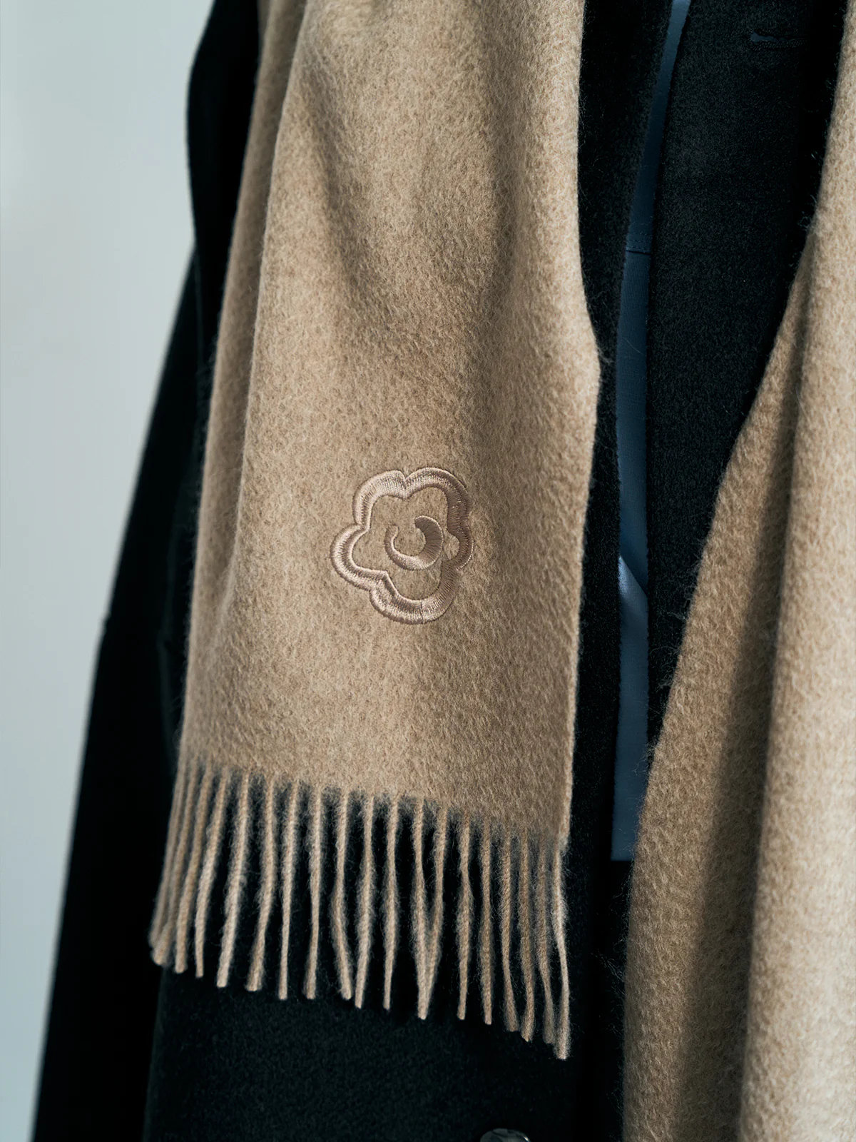"Lost in Warmth" Classic Cashmere Scarf - Raw Cashmere - Image 3