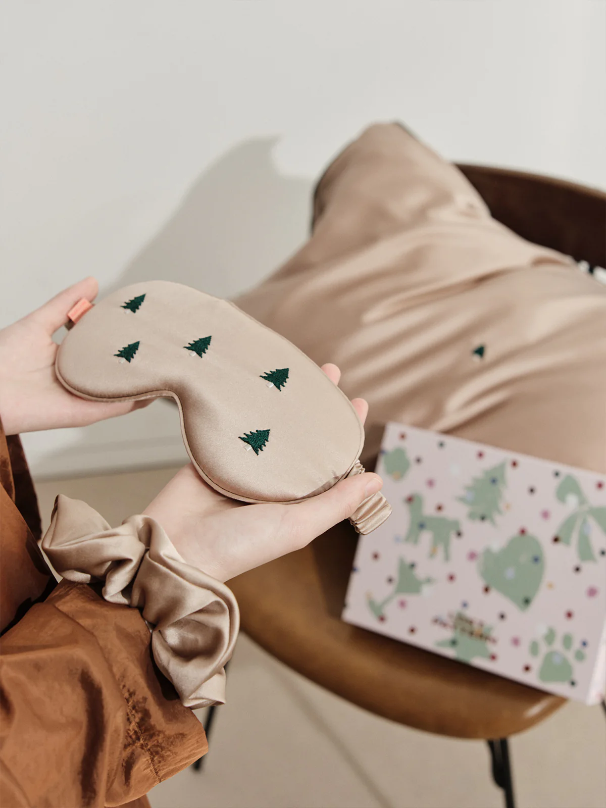 "Evergreen" 2 Piece Silk Gift Set - Silk Pillowcase & Silk Sleep Eye Mask - Image 4