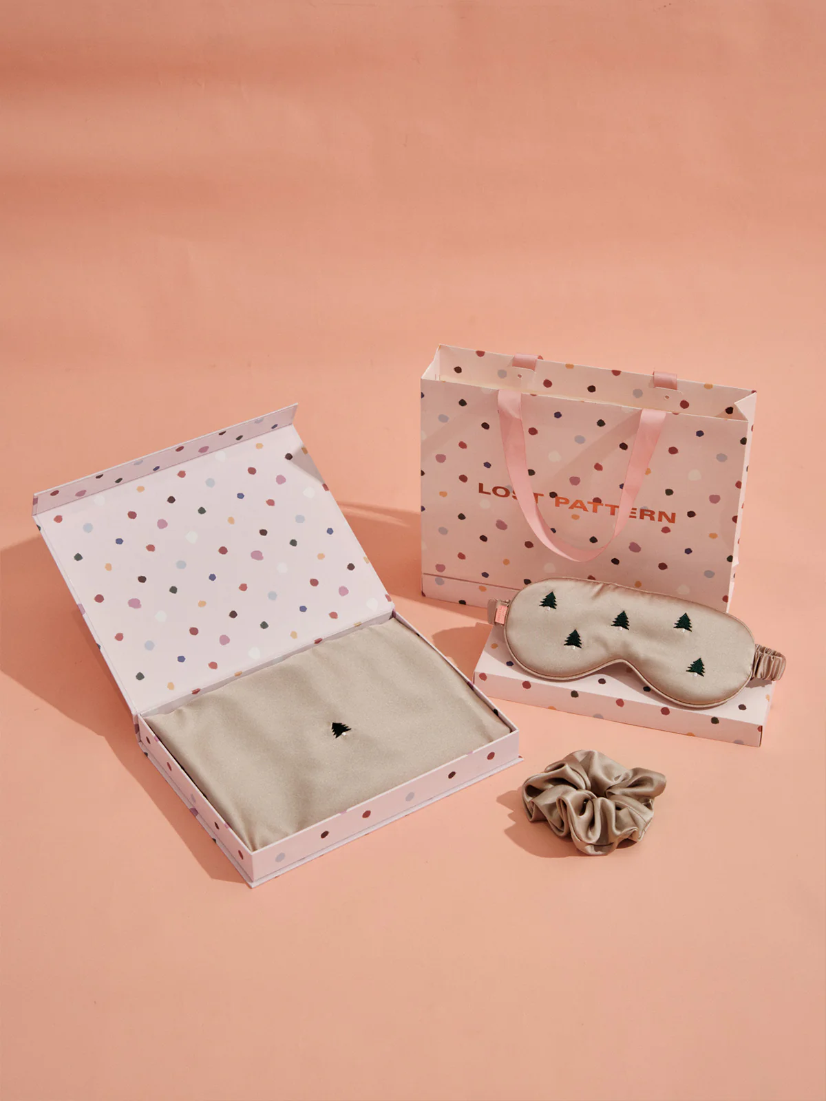 "Evergreen" 3 Piece Silk Gift Set - Silk Pillowcase & Silk Sleep Eye Mask & Silk Scrunchie - Image 6