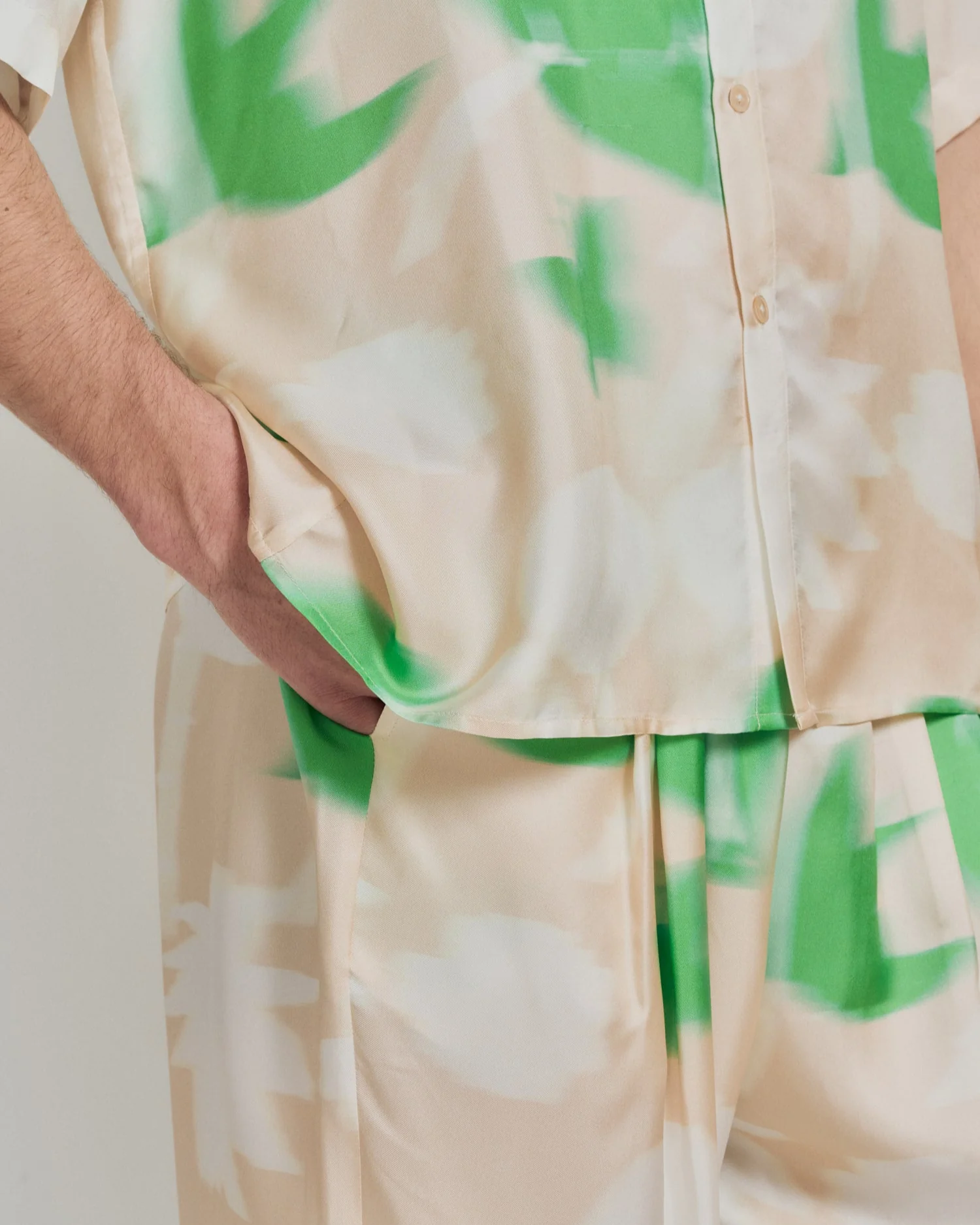 "Frida's Dream " Oversized Silk Hawaii Shirt - Green & Cream - Image 3