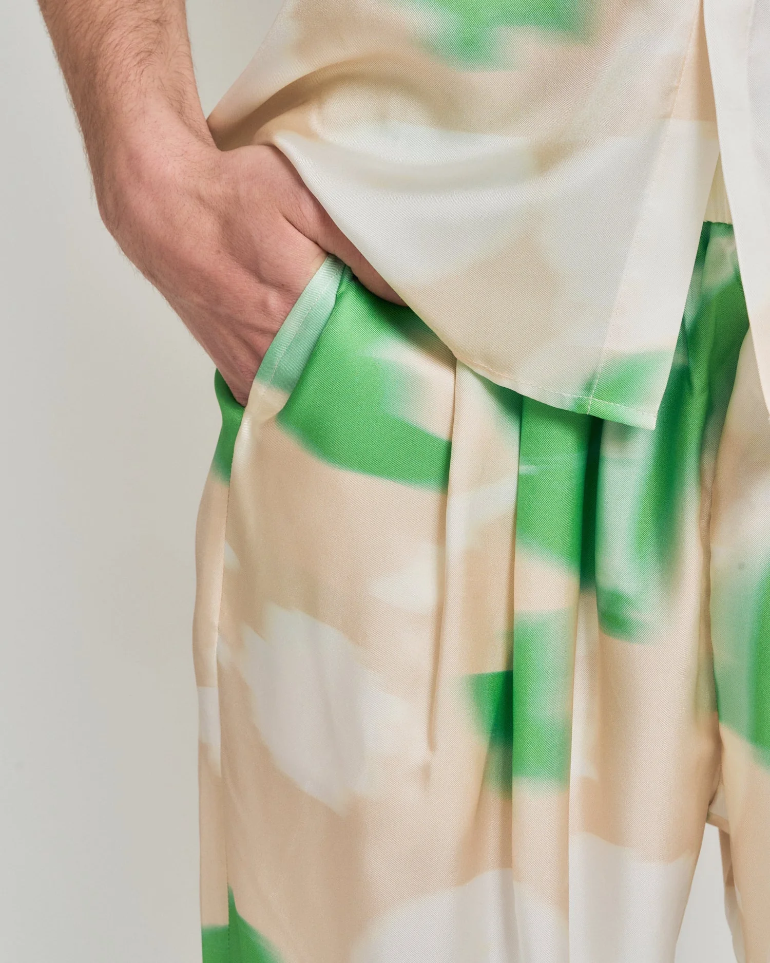 "Frida's Dream " Wide-Leg Silk Palazzo Pants - Green - Image 3