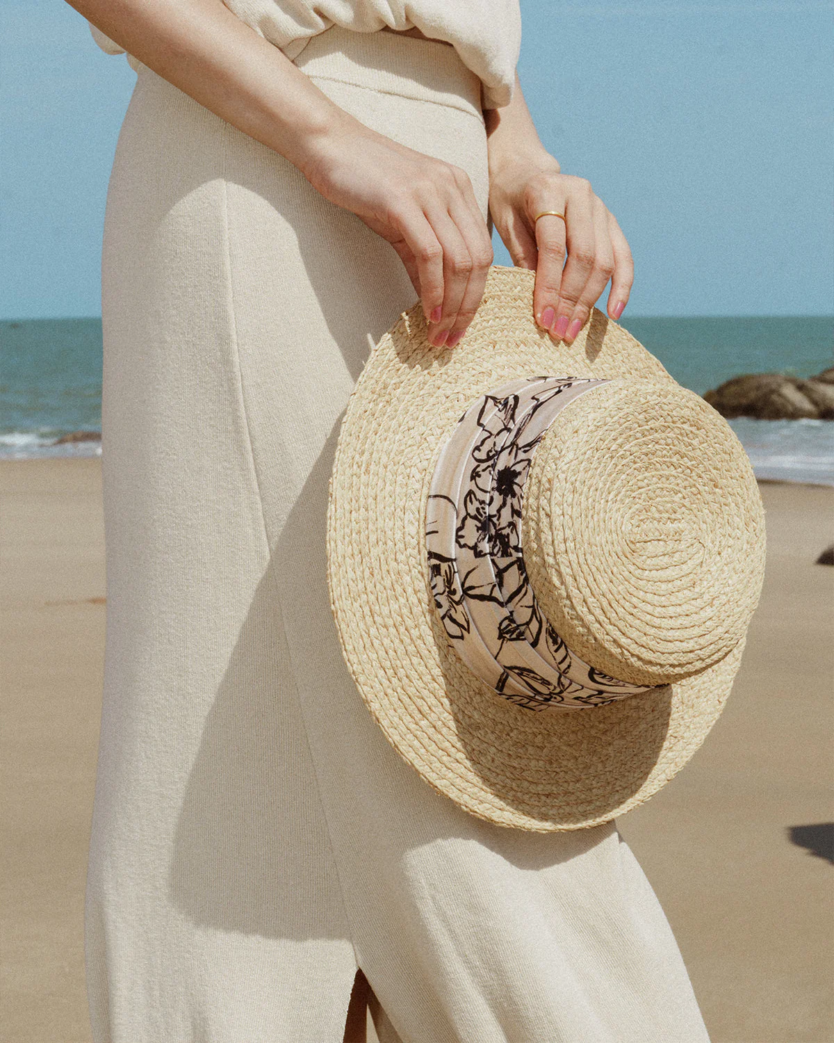 "La Isla" Straw Hat with Ribbon Band - Cream - Image 3