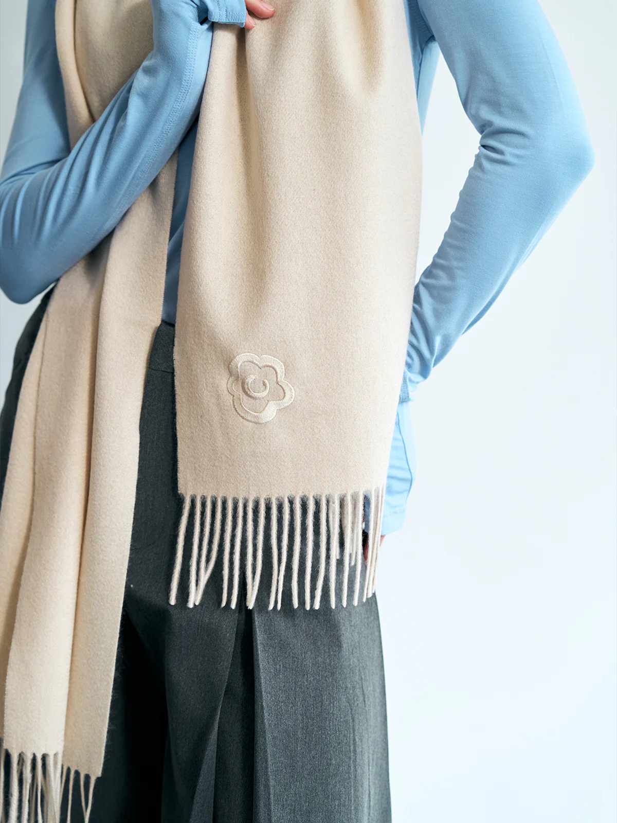 "Lost in Warmth" Classic Cashmere Scarf - Cream - Image 3