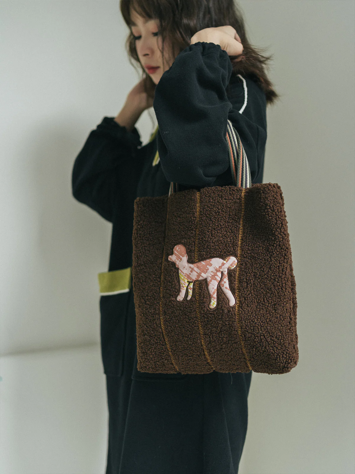 "Pan Pan" Shearling Tote Bag - Chocolate - Image 3